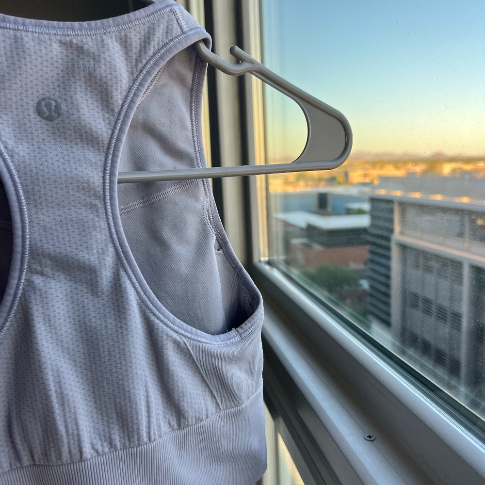 Lululemon Light Purple Sports Bra (Size 4 / 28-30)